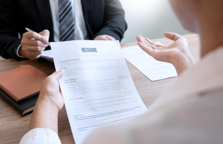 4 Expert Cover Letter Tips to Work Abroad Successfully